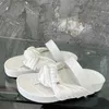 2023-Rem Vadderat-läder-slides Designer Dam Sandal Top -Kvalitet Lyx Square Toe Fisherman Sandal Slide Plisserade tofflor