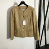 23SS Damen-Lederjacke, Damen-Designer-Kleidung, Schnalle, Kette, dekorative Tasche, 100 % importierter Schaffell-Leder-Mantel mit Rundhalsausschnitt, hochwertige Damenbekleidung