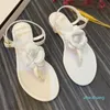 Designer Dames Sandalen 2023 Nieuwe Platte Bodem Camellia Klemvoet Zomer Europese En Amerikaanse Stijl Casual Schoenen Damesschoenen