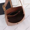 5A Bolso cruzado de diseñador Bolso cruzado de lujo para mujer Bolsos para axilas 657230 Bolsos de mano de cuero con bolsos de diseñador Bolsos de hardware dorado Tamaño 24 * 24 * 10 cm