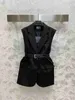 Designer de gilets pour femmes tempérament élégant faisant la navette à la mode en trois dimensions coupe mince beau gilet de costume de ceinture triangle inversé élégant et stylé