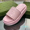 2023 Pantofole da piscina in pelle con plateau Sandalo grosso Macaron Fondo spesso Pantofola da diapositiva alla moda Abbigliamento da donna Estate da spiaggia