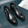 2023 新しいドレスダービー革靴男性快適なブローグレースアップ尖ったつま先の靴高品質スーツクラシックビジネスカジュアル