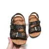 Sandalen Kruleepo 2023 Kinder Sommer Kork Holz Clogs Sandalen Schuhe Baby Mädchen Kinder Jungen Outdoor Täglichen Straße Strand Alias Hausschuhe J230703