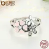 Con pietre laterali Fashion 925 Sterling Silver Pink Flower Poetic Daisy Cherry Blossom Anello da dito per le donne # 6 7 8 9 Size Jewelry SCR004 230701