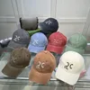 디자이너 야구 모자 캡 디자이너 Casquette Unisex 캐주얼 여름 자수 CE 브랜드 남성 패션 햇빛 남자 여자 선 스크린 모자를 특징으로하는 캔버스.