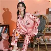 Dam Nattkläder CAIYIER 2023 Silk Satin Pyjamas Set Dam Sexiga söta tryck Flickor Underkläder Nattkläder Stor storlek Loungewear M-5XL Pyjamas