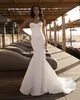 Älskling halsringning satin sjöjungfru brudklänning - elegant rygglös bröllopsklänning med sveptåg