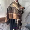 Sciarpe invernali di moda al dettaglio in vendita 2023 scialle caldo ispessito da donna scozzese in cashmere imitazione sciarpa stile britannico 2023