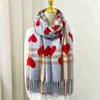 Top Original Bur Home Boutique en ligne de foulards d'hiver Nouvelle écharpe en cachemire imitation grand châle à carreaux pour femme Étudiant chaud et épais Tendance du cou d'amour