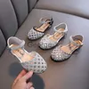 Sandales AINYFU Enfants Perle Appartements Sandales Filles Princesse Strass Sandales De Fête En Cuir Pour Enfants Évider Chaussures De Plage Taille 2136 J230703