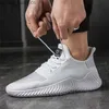 Buty sukienka Buty męskie Wysokiej jakości męskie trampki Oddychająca moda Gym Casual Light Walking Obuwie w dużych rozmiarach Zapatillas Hombre Z230706