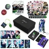 Självhäftande klistermärken Kpop Stray Kids ODDINARY Presentbox Set Album Pocards MANIAC Lomo Card Sticker Lanyard Nyckelringar Fläktar Presenter 230703