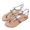 2023 NYHET Sommar Dammode Diamantsandaler Casual Beach Shining Boho Skor Kvinnlig T-rem Thong Flip Flops Tofflor Plus Size L230704