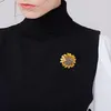 Woreczki z biżuterią kostium kwiat broszka przypinki dla kobiet moda kryształowe broszki Vintage Broche kolor słonecznika pszczoła A