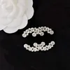 Diamant Designer Broches Hoge Kwaliteit Merk Letters Luxe Designer Merk Dubbele Letter Pak Kraag Pin Broche Geometrische Bloemen Broche voor Mannen Vrouwen