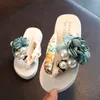 Pantofole estive antiscivolo Infradito per bambini Ragazze Moda Scarpe da spiaggia Sandali con pizzico Pantofole fiori femminili Abbigliamento donna 230703