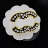 Black Crystal Women Pins Designer Brouches Brooches Copy with Stamp Colper Alloy Jewelry Jewelry Gold Plated Double Letter Suit أحضر دبوسًا يحتوي على صندوق