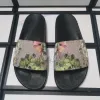 Avec boîte 2022 Plate-forme Designer Caoutchouc Slipper Slides Sandal Floral Brocade Mode Mens Gear Bottoms Tongs Pantoufles Rayées Femmes TJ