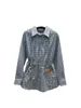Женские блузкие рубашки Дизайнер Свежая детская веселье, сокращение Agy Doll, вышитый пятно, рубашка для писем, карман темперамента, цепь талии, лацка