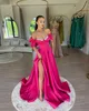 Modische rosige rosa Ballkleider, schulterfrei, Perlenkragen, Abendkleider, Falten, Schlitz, formelles langes Partykleid für besondere Anlässe