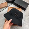 Woens Bucket Hat Luxury Designer Wide Brim Fitte Hat Summer Sun Prevent Beanie Casquette Accessoires de mode 3 Olors Beach Bonne qualité