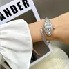 Kvinnors Watches Fashion Classic Luxury Brand Color Gemstone Snake Head Women Armband Watch Ladies Wrist 230703