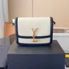 Bolsos de diseñador para mujer Nuevos bolsos cruzados de moda para mujer Bolso de hombro con letras doradas Marca de lujo Totes de bolsillo con solapa Bolso pequeño versátil