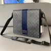 Мужские портфель дизайнерские портфельфазы Crossbody Postman Bags Luxurys 2023 Men Men Laptop Bag Классическая двойная печатная аппаратная сумка для модного оборудования