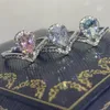 Pierścionki klastrowe biżuteria srebrna 925 imitacja korony Mosan jasna księżniczka różowy pierścionek kobieta prezent ślubny zaręczynowy