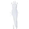 Fritidsklänningar 2023 Sommarmode Sexig Off Shoulder Rygglös vit klänning High Street Elegant kvinna Ärmlös delad lång kvällsfest