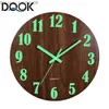 Relojes de pared Reloj de pared luminoso de 12 pulgadas Luz silenciosa de madera en la noche oscura Moda nórdica Sin tictac con luz nocturna Z230704