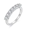 Anelli a grappolo 0.7ct D Color Moissanite Eternity Ring S925 Sterling Silver Platinum Plated Diamond Band Mezza impilabile per le donne