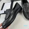 Designer geklede schoenen gewatteerde loafers echt leer dames luxe loafers platte schoenen lamsleer gewatteerd met gouden hardware platform mode schoenen