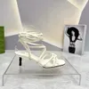 Sandálias de combinação de banda fina Sapatos de grife feminino 4,5 cm salto gatinho dedo aberto vestido de festa sapatos moda de alta qualidade couro genuíno nó decoração