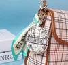 Moda Mini portachiavi Porta specchio cosmetico Fiore Plaid Sciarpa di seta Portachiavi Borsa portaoggetti Ciondolo Portachiavi auto Anello Accessori moda gioielli