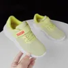 Nuove scarpe sportive estive per bambini traspiranti scarpe casual in mesh intrecciato a mosca scarpe da corsa leggere e antiscivolo per ragazzi e bambini delle scuole medie