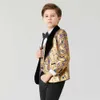 Abiti Abito per ragazzo comunione abito da sposa per bambini ragazzo Costume per bambini Abito blu oro Abito colletto nero per ragazzi 3PCS Flower BoysHKD230704