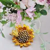 Woreczki z biżuterią kostium kwiat broszka przypinki dla kobiet moda kryształowe broszki Vintage Broche kolor słonecznika pszczoła A