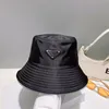 2023 Nuovo cappello a secchiello per uomo Moda Donna Parasole Berretto a secchiello P Triangolo invertito Protezione solare Coppie Stessi cappelli da sole neutri