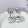 Dingla örhängen Mode Blomma Cubic Zirconia örhänge stenlagd 13mm Ball Pearl Pandent Kvinnor Bankett Festsmycken