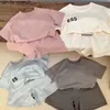 Kinder Designer Kleidung ESS Sets Jungen Trainingsanzüge Casual Brief Baby Mädchen Kind T Shirts Hosen Kleinkinder Kinder Kurzarm Top Shorts Jugend Kleinkind Kleidung