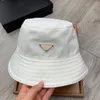 Woens Bucket Hat Luxury Designer Wide Brim Fitte Hat Summer Sun Prevent Beanie Casquette Accessoires de mode 3 Olors Beach Bonne qualité