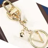 Письма бренд бренд -мачины Unisex Luxury Keychain Designer Gold Key Chain Fashion Car Bag Sending 2 Style Keyring