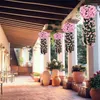 Dekoracyjne kwiaty Outdoor Sztuczne powiesić Fałszywe fiołki Rośliny Estetyczne winorośle na ślub Ogrodzenie ścienne Balkon ogrodowy