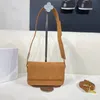 Buzlu Koltuk Çantası Flep Crossbody Copse Tasarımcı Çanta Çantası Altın Donanım Mektubu Dekorasyon Çıkarılabilir omuz kayışı Lady Omuz Çantaları Yüksek Kalite