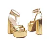 Sandały sandały na platformie dla kobiet lato luksusowe złoty srebrny szpilki Fashion Party kostki klamra kwadratowa głowa Gladiatus kobieta buty Tren 230703