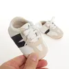 Athletic Outdoor Fashion buty dla dzieci urodzonych dziewczynek chłopców miękkie buty antypoślizgowe Pu zamszowe skórzane trampki twarda podeszwa Prewalkers 0-18M 230703