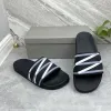 Z pudełkiem 2023 Paris Slipper Sliders Mens Womens Sandals Sandals Plaży Kapcieczki Panie Flip Flip Flops Black White Red Green Slajdes Chau LF