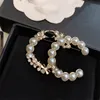 Semplice doppia lettera CCity Pins Donna Designer di lusso Spille in oro Logo del marchio Spilla di perle di cristallo Spilla da uomo Accessori per gioielli 577